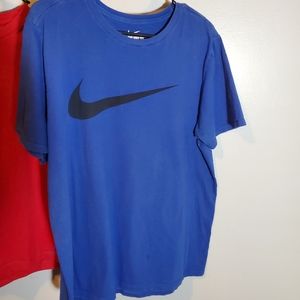 Essential Nike Tshirt L